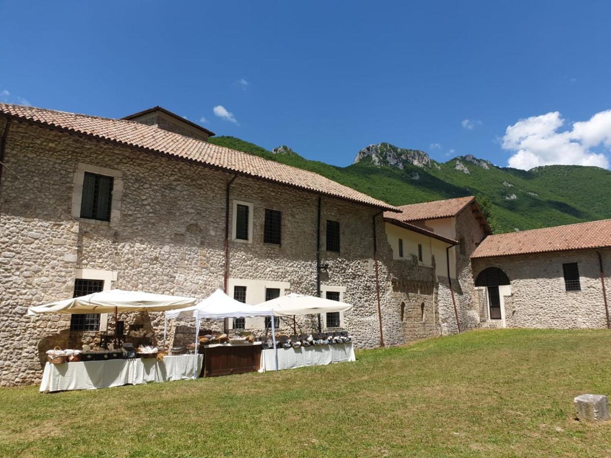 Hotel Abbazia Ss. Quirico E Giulitta à Micigliano Extérieur photo