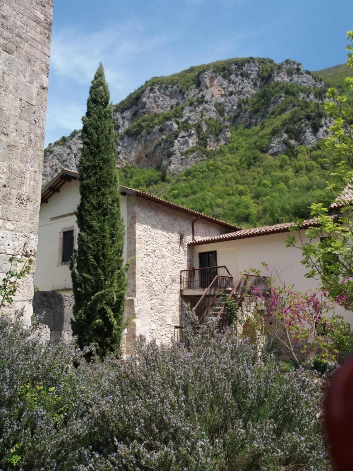 Hotel Abbazia Ss. Quirico E Giulitta à Micigliano Extérieur photo