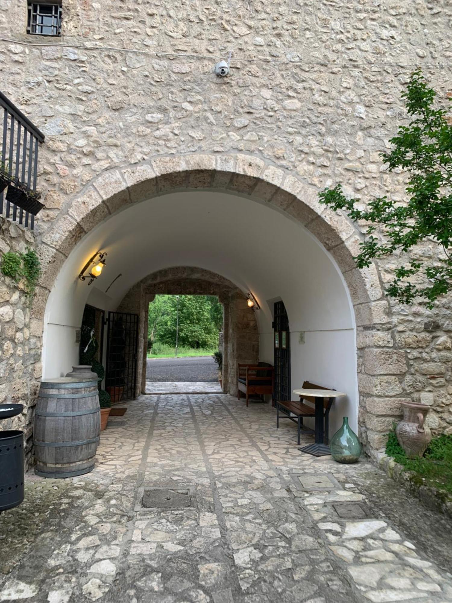 Hotel Abbazia Ss. Quirico E Giulitta à Micigliano Extérieur photo