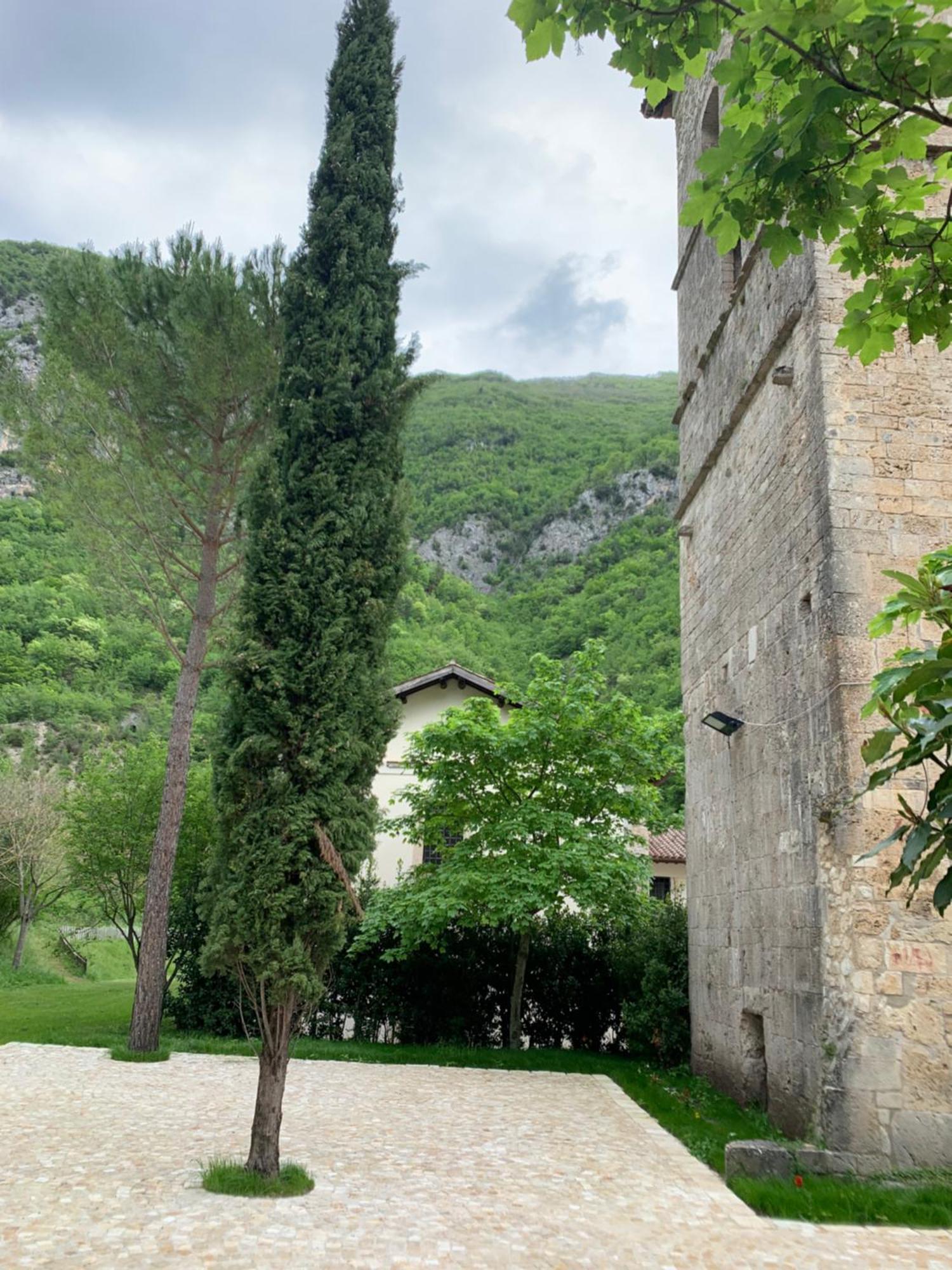 Hotel Abbazia Ss. Quirico E Giulitta à Micigliano Extérieur photo