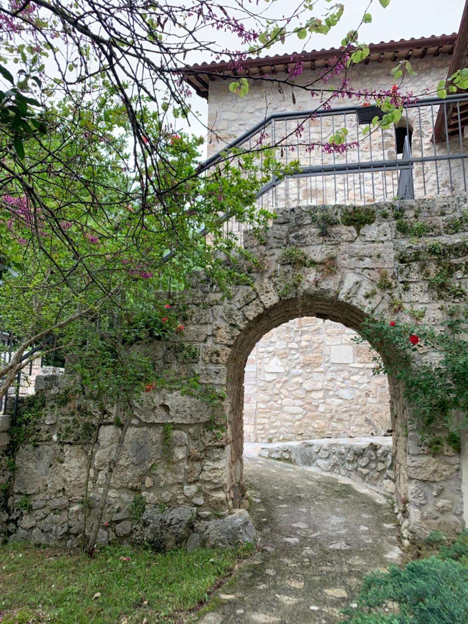 Hotel Abbazia Ss. Quirico E Giulitta à Micigliano Extérieur photo